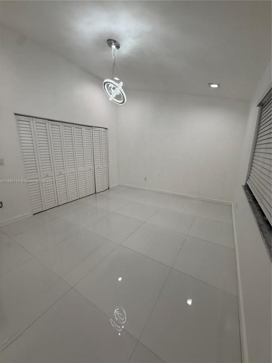 565 NE 199th Ter 3P, Miami, فلوريدا 33179, الولايات المتحدة