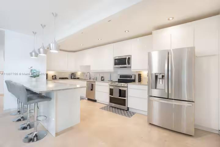 17650 NE 19th Ave, North Miami Beach, Floryda 33162, USA