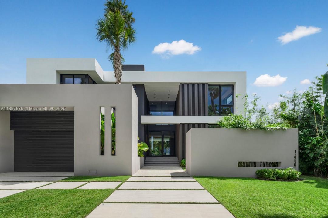 13225 Arch Creek Terr, North Miami, Флорида 33181, Соединенные Штаты
