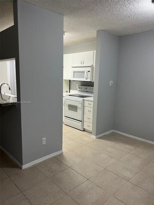 10521 SW 158th Ct 102, Miami, フロリダ 33196, アメリカ合衆国