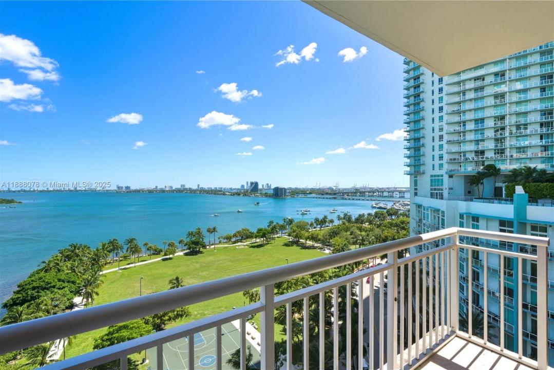 2000 N Bayshore Dr 1410, Miami, Florida 33137, USA