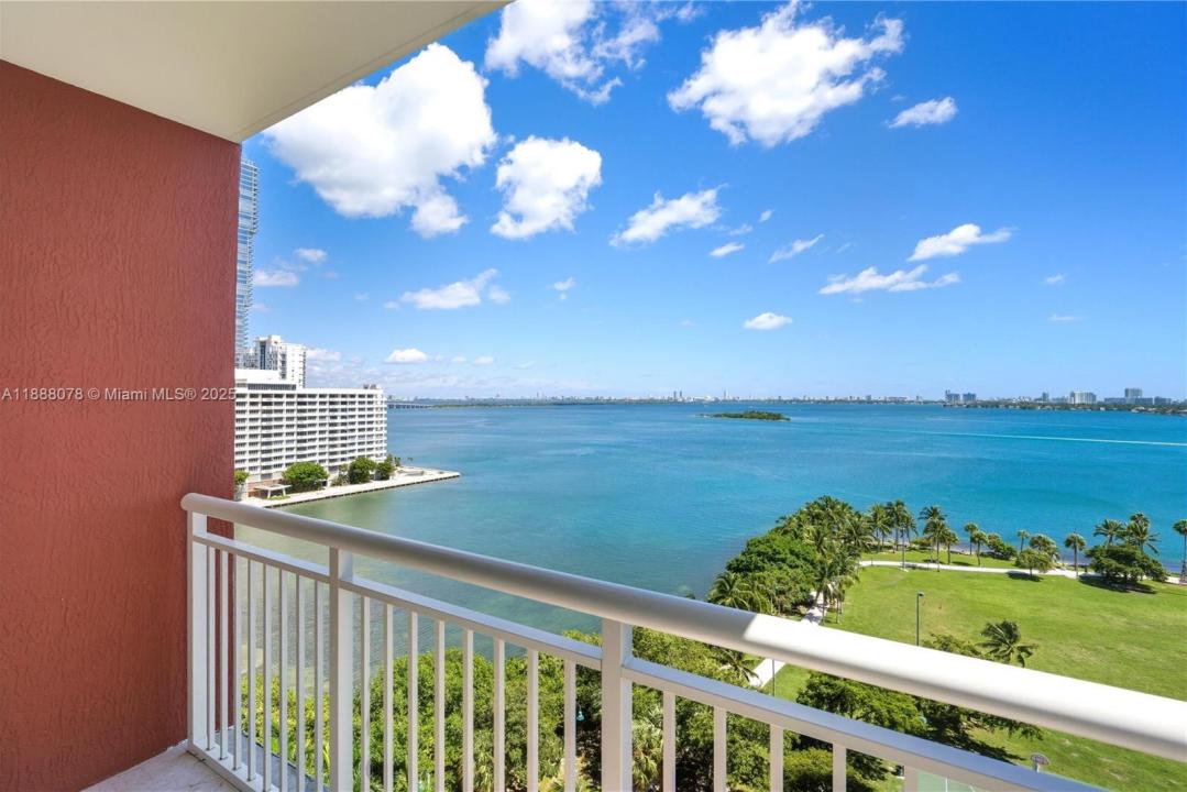 2000 N Bayshore Dr 1410, Miami, Florida 33137, USA