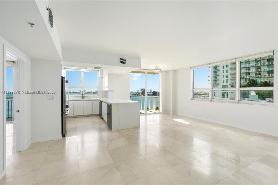 2000 N Bayshore Dr 1410, Miami, Florida 33137, USA
