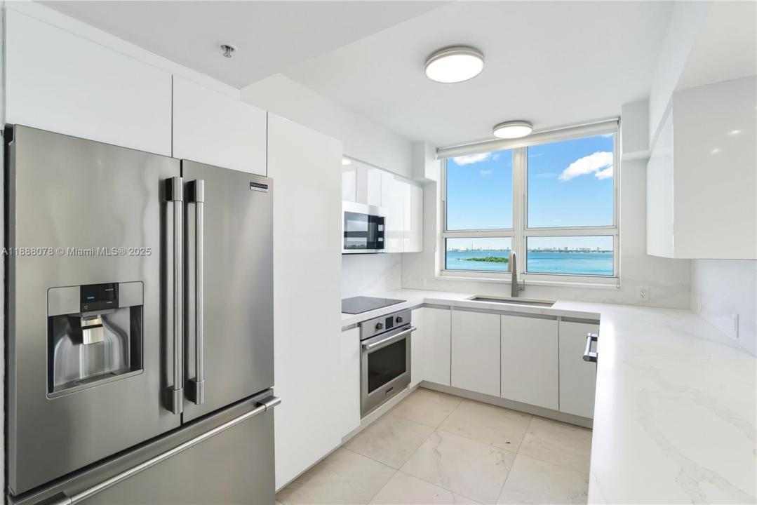2000 N Bayshore Dr 1410, Miami, Florida 33137, USA