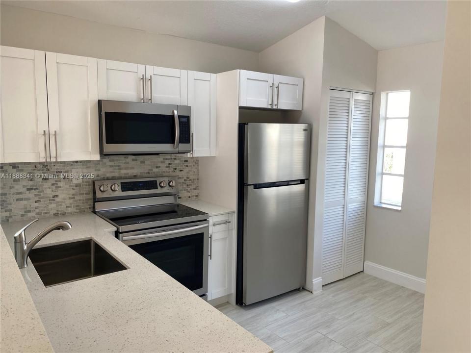 14102 SW 120th Ct 6-15, Miami, פלורידה 33186, ארצות הברית של אמריקה 