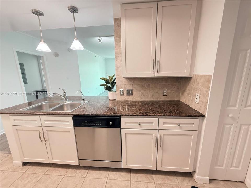 2000 N Bayshore Dr 218, Miami, フロリダ 33137, アメリカ合衆国