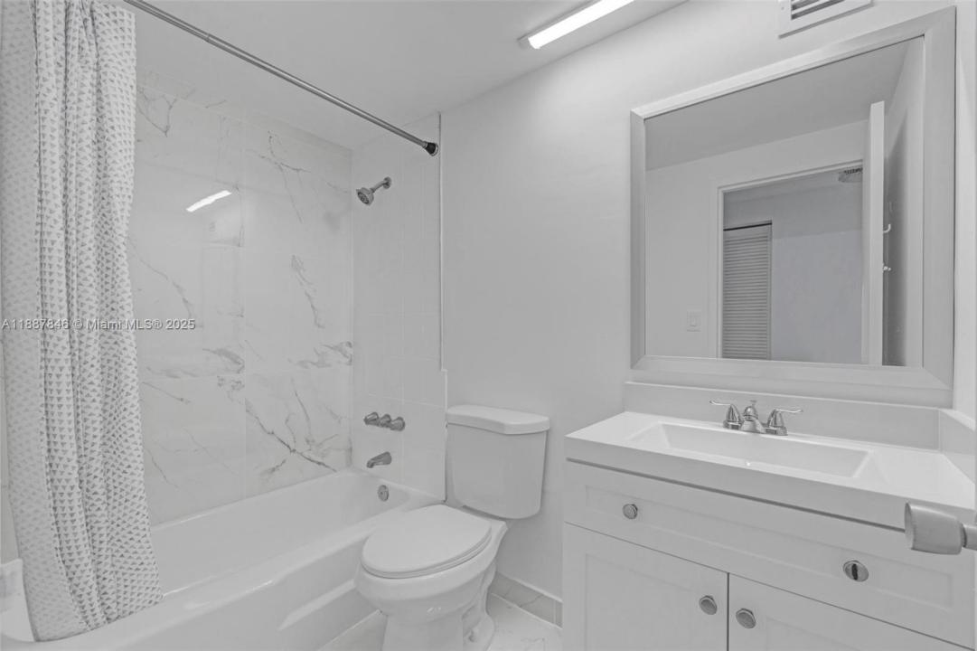 905 Brickell Bay Dr 1823, Miami, Florida 33131, Amerika Birleşik Devletleri