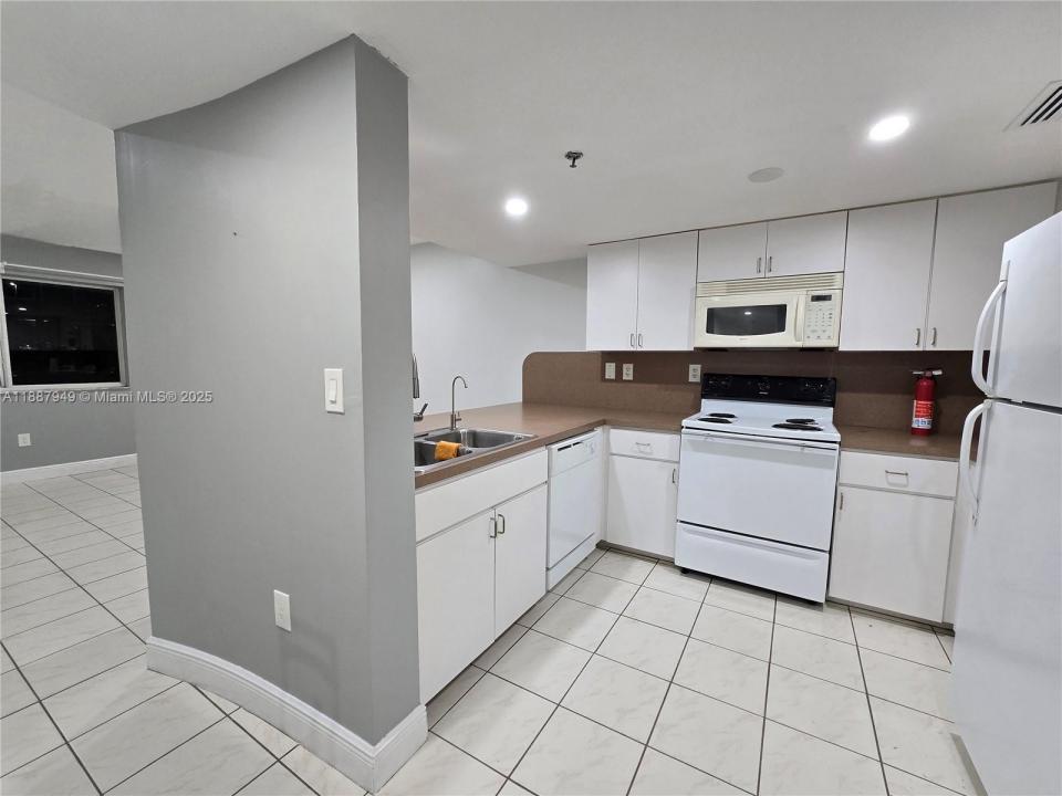 55 E 4th St 302, Hialeah, פלורידה 33010, ארצות הברית של אמריקה 