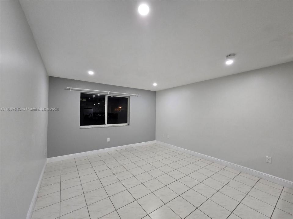 55 E 4th St 302, Hialeah, פלורידה 33010, ארצות הברית של אמריקה 