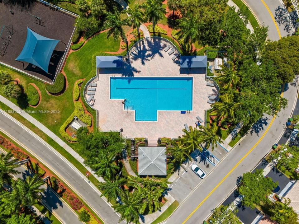 1536 Salerno Cir, Weston, Florida 33327