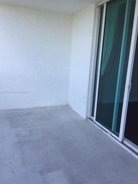 15051 ROYAL OAKS LN 1501, North Miami, Floride 33181, États-Unis