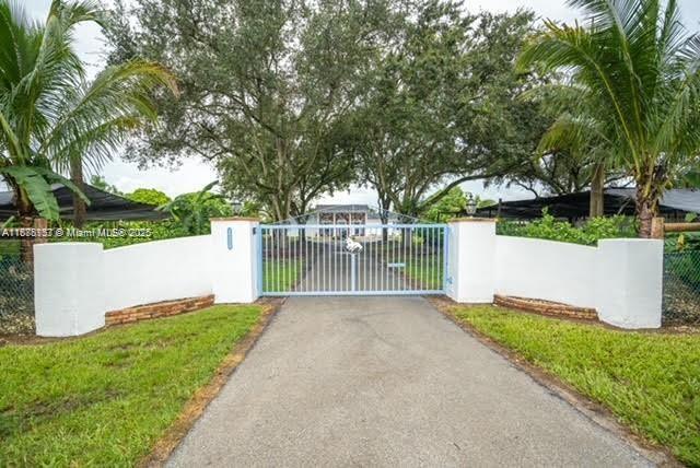 19390 SW 232nd St, Miami, Florida 33170