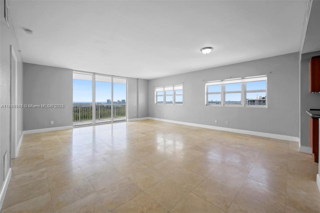 14951 Royal Oaks Ln 2009, North Miami, Floride 33181, États-Unis