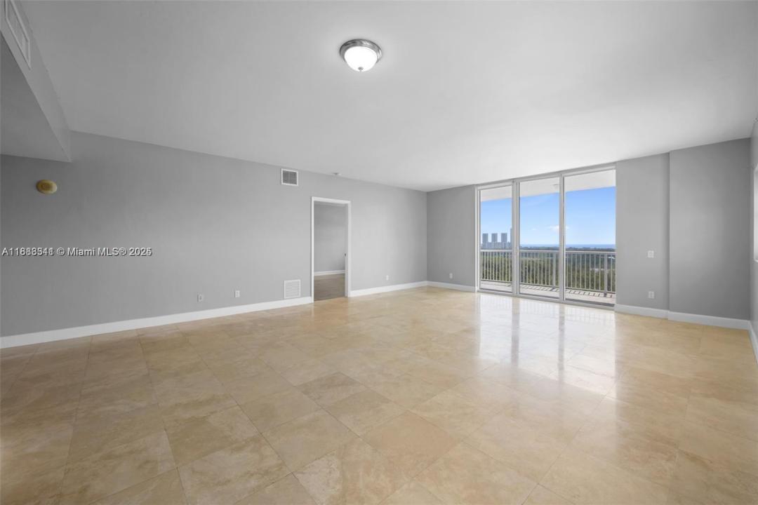 14951 Royal Oaks Ln 2009, North Miami, Floride 33181, États-Unis