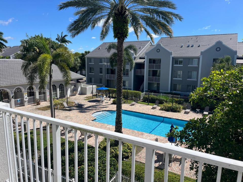 655 SW 111th Way 308, Pembroke Pines, Florida 33025, USA