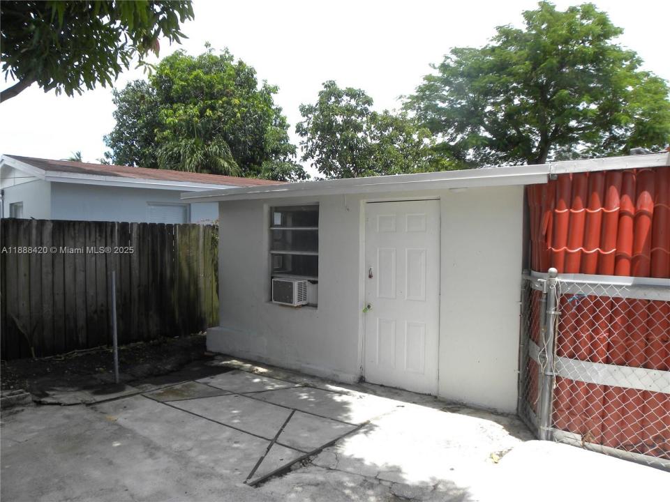 214 NW 49th Ave rear, Miami, Florida 33126