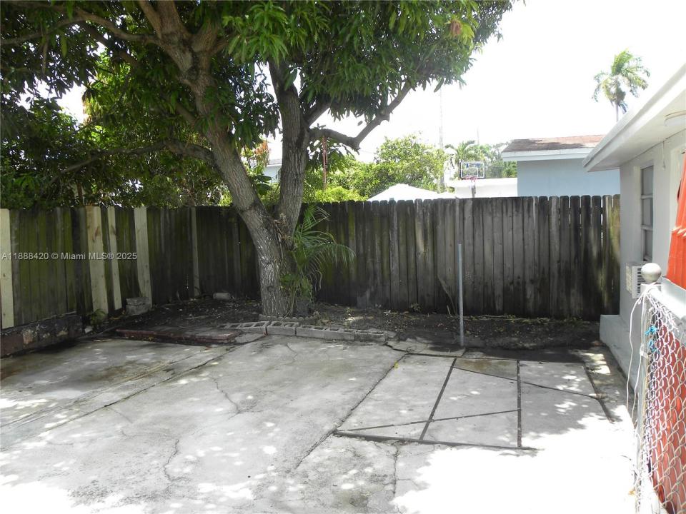 214 NW 49th Ave rear, Miami, Florida 33126