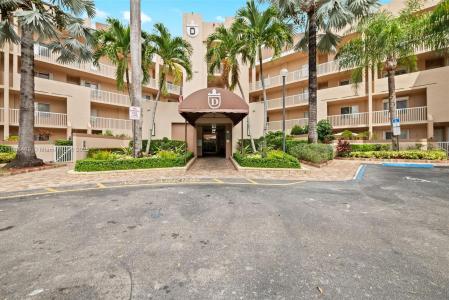 7635 Granville Dr 206, Tamarac, Florida 33321, USA