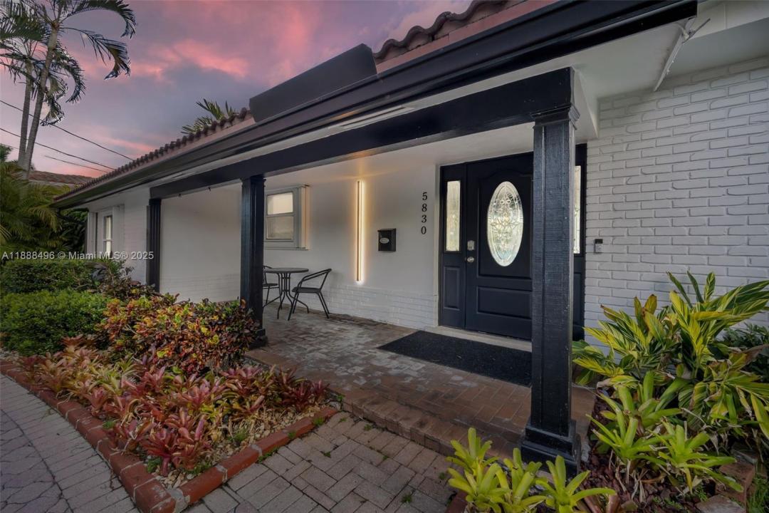 5830 NE 14th Rd, Fort Lauderdale, Florida 33334