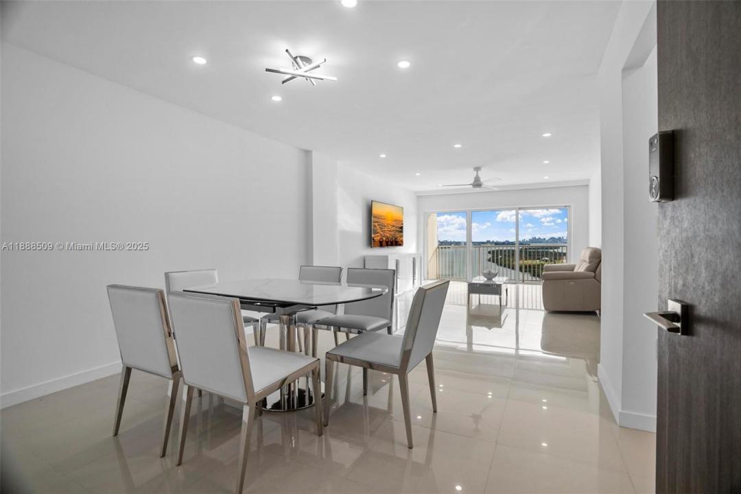 300 Bayview Dr 2108, Sunny Isles Beach, 佛罗里达州 33160, 美国
