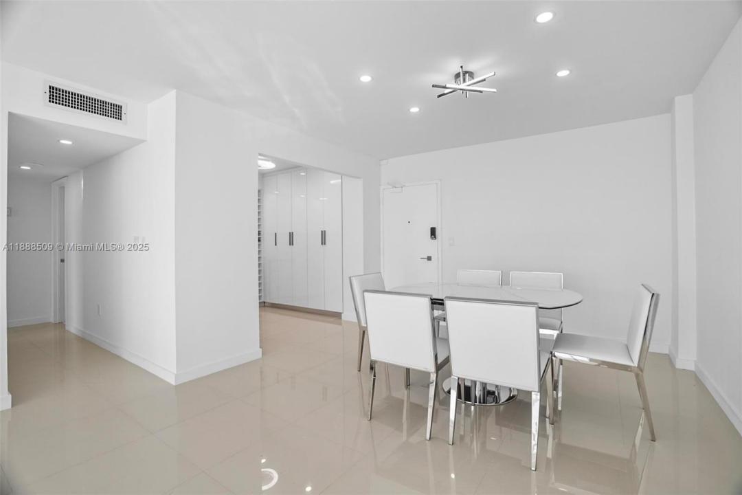 300 Bayview Dr 2108, Sunny Isles Beach, 佛罗里达州 33160, 美国