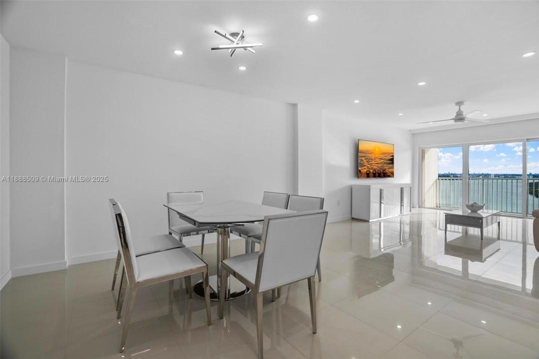 300 Bayview Dr 2108, Sunny Isles Beach, 佛罗里达州 33160, 美国