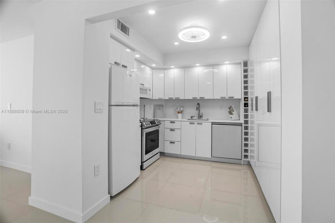 300 Bayview Dr 2108, Sunny Isles Beach, 佛罗里达州 33160, 美国