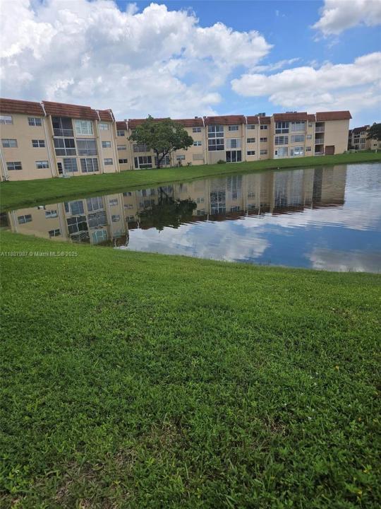8920 Sunrise Lakes Blvd 111, Sunrise, Florida 33322, USA
