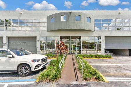 2201 NW 102nd Pl 4A, Doral, Florida 33172, USA
