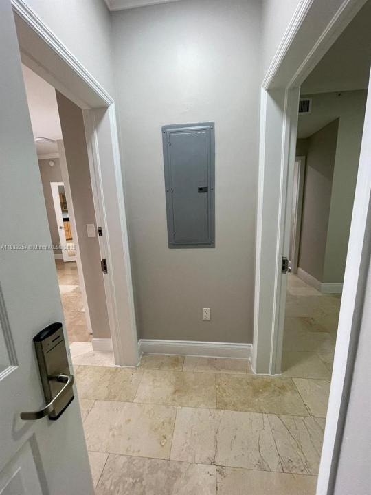 1750 NW 107th Ave R905, Sweetwater, Floryda 33172, USA