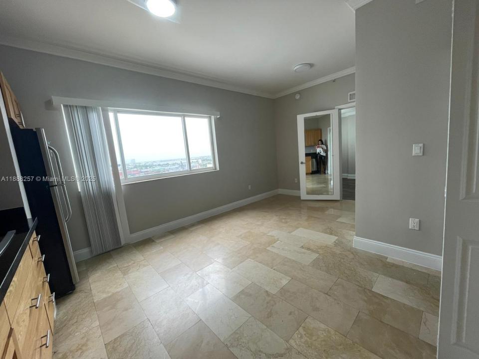 1750 NW 107th Ave R905, Sweetwater, Floryda 33172, USA