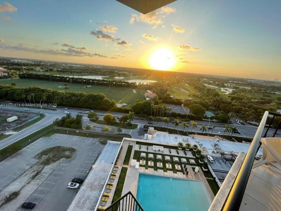 5252 NW 85th Ave 1702, Doral, 佛罗里达州 33166, 美国