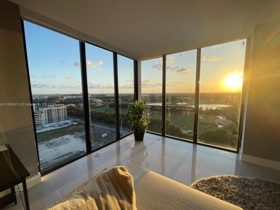 5252 NW 85th Ave 1702, Doral, 佛罗里达州 33166, 美国