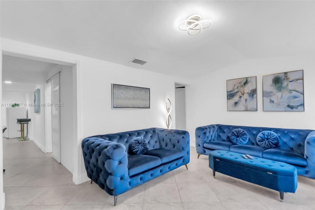 841 E 15th Pl, Hialeah, Florida 33010, Stati Uniti
