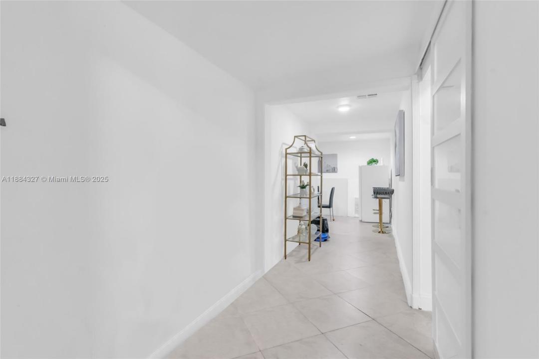 841 E 15th Pl, Hialeah, Florida 33010, Stati Uniti