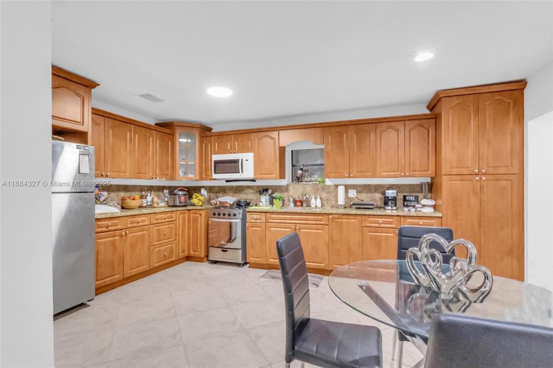841 E 15th Pl, Hialeah, Florida 33010, Stati Uniti