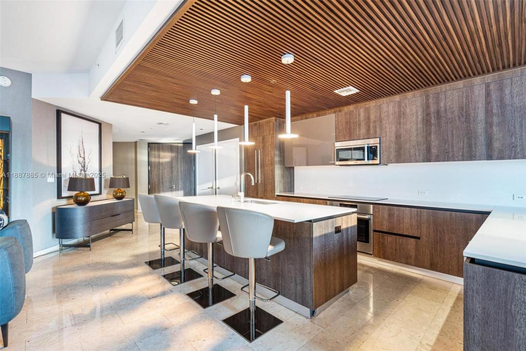 88 SW 7th St 3801, Miami, Floryda 33130, USA
