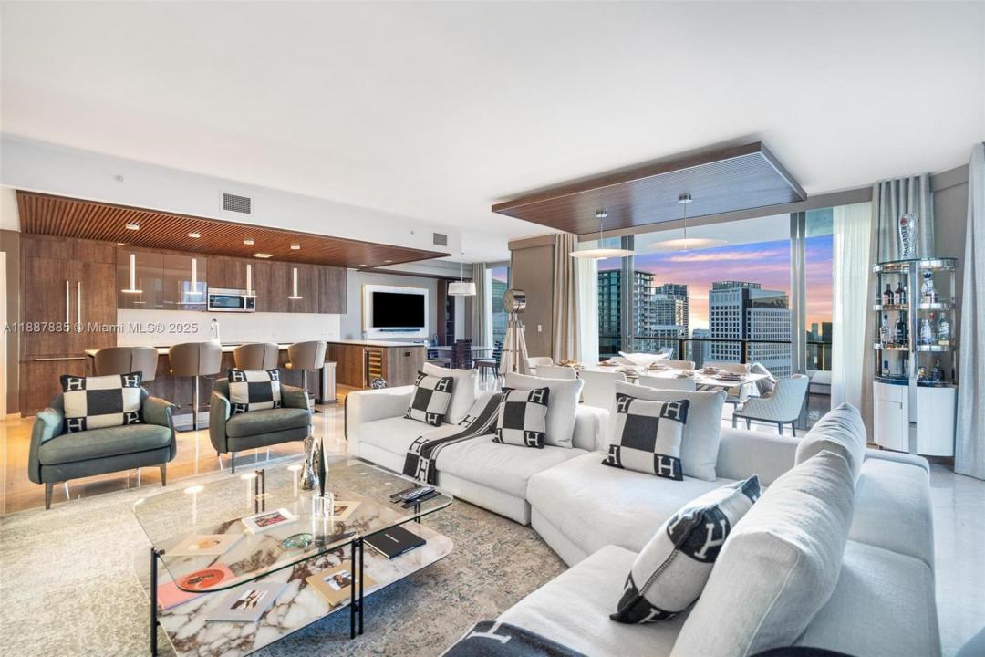 88 SW 7th St 3801, Miami, Floryda 33130, USA