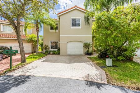 1526 E Lake Ct, Hollywood, Florida 33020, USA