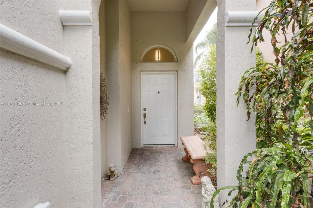 1526 E Lake Ct, Hollywood, Florida 33020