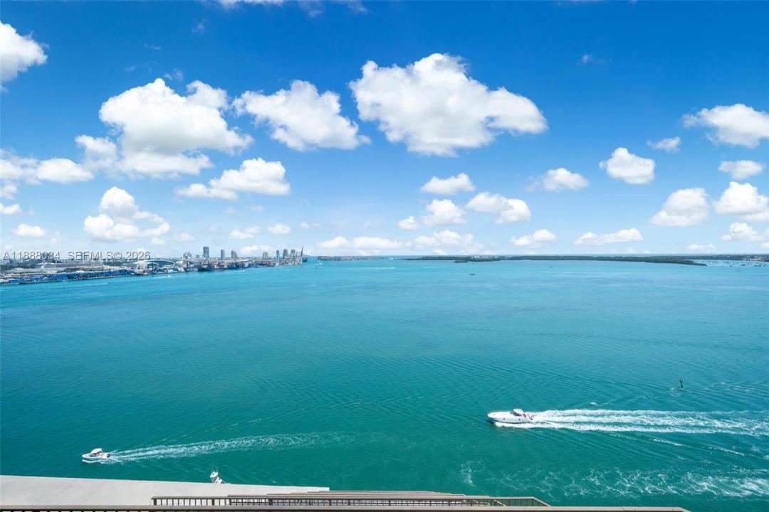 520 Brickell Key Drive UPH-03, Miami, Florida 33131, USA