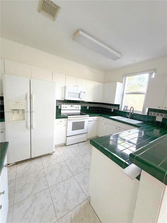 13485 NW 9th Ct, Pembroke Pines, Florida 33028, Estados Unidos