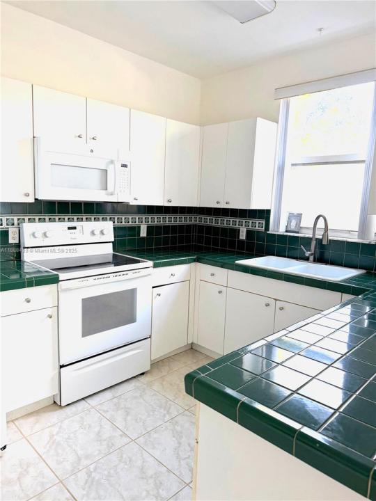 13485 NW 9th Ct, Pembroke Pines, Florida 33028, Estados Unidos