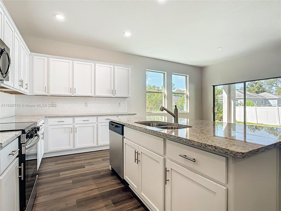 2791 Peak Street, North Port, Florida 34286, Estados Unidos