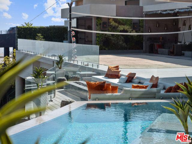 Flicker Way, Los Angeles, California 90069