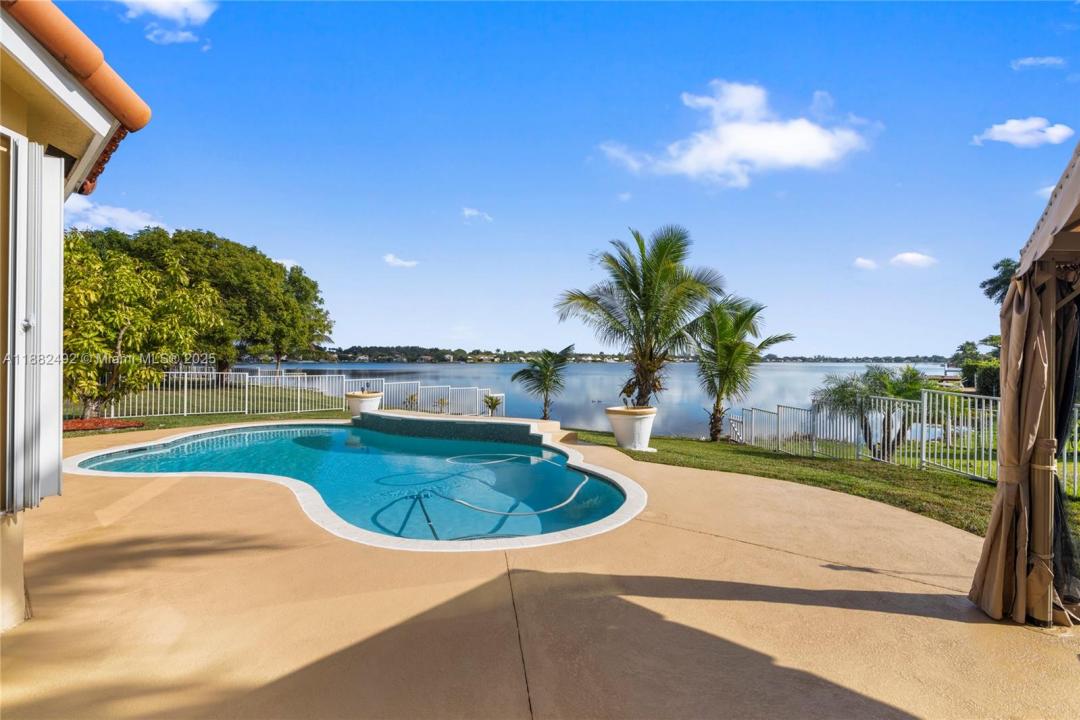 2339 NW 195th Ave 2339, Pembroke Pines, Florida 33029