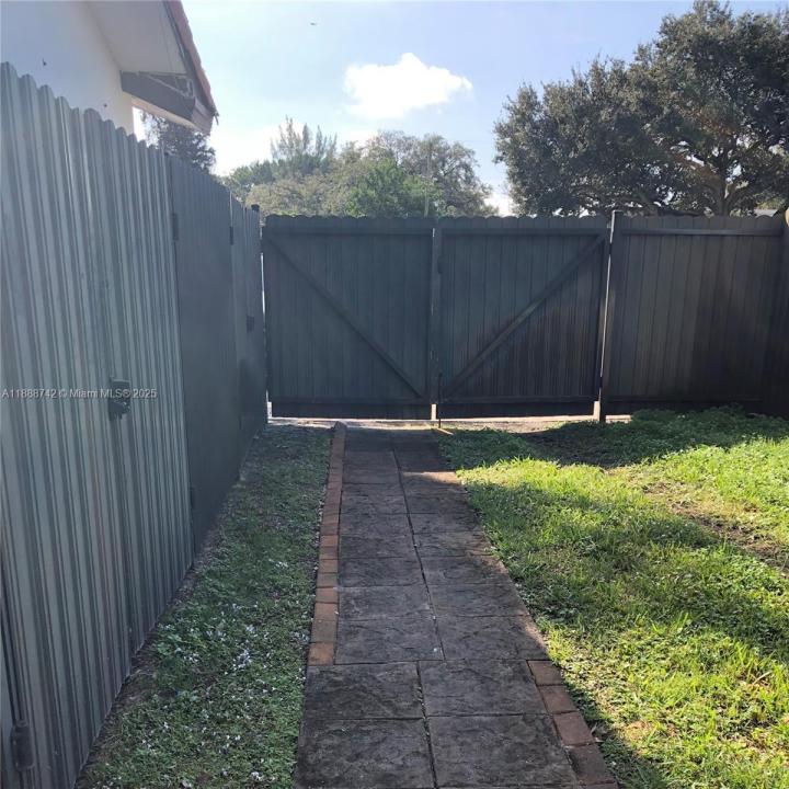 6819 SW 15th St REAR, Pembroke Pines, Florida 33023, Stati Uniti