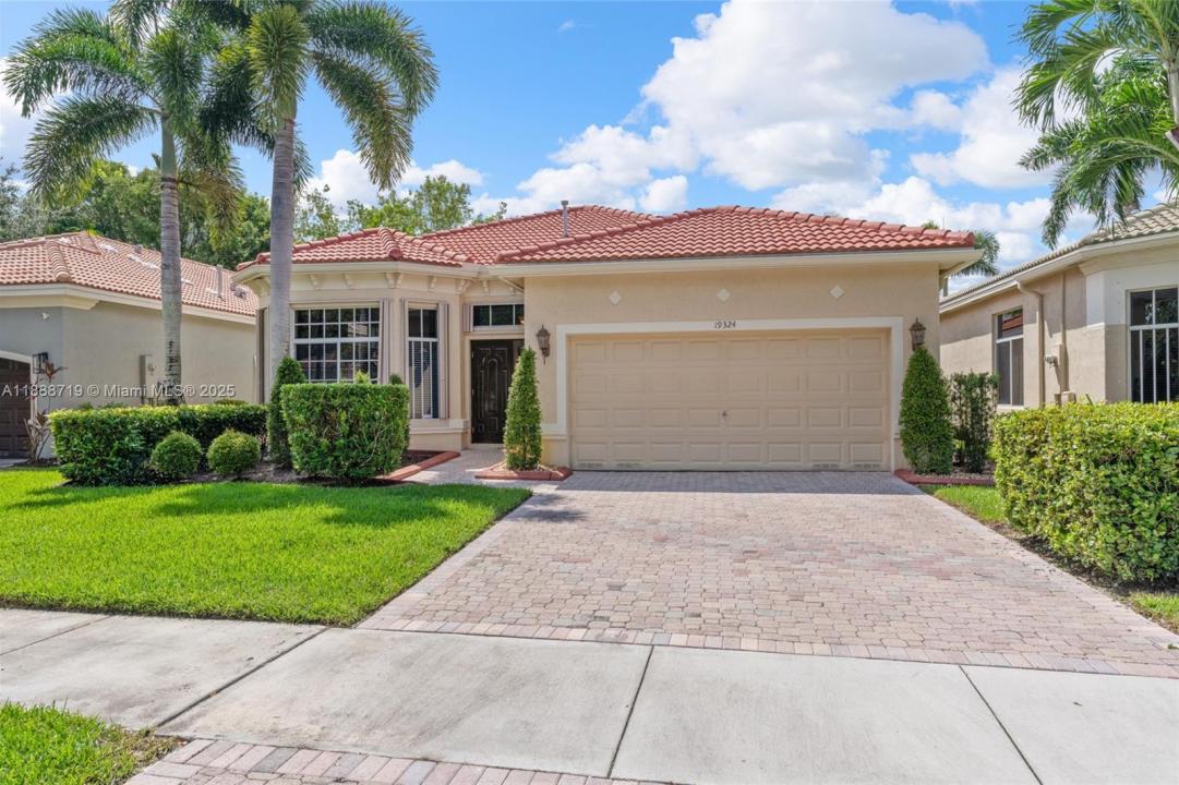 19324 SW 66th St, Pembroke Pines, 佛罗里达州 33332, 美国
