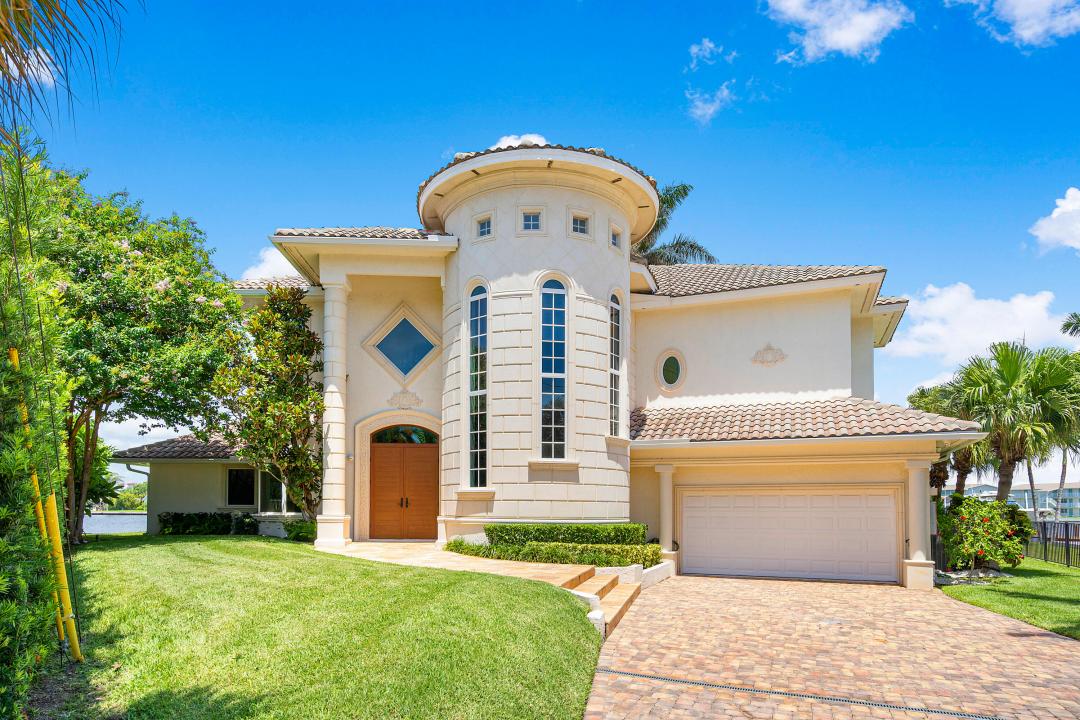 66 Harbour Drive N, Ocean Ridge, Florida 33435