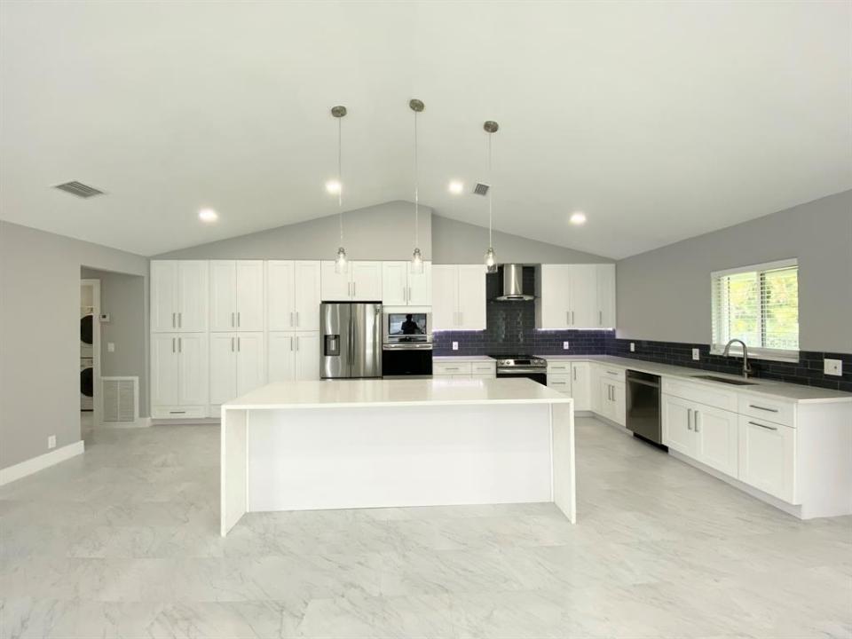 1402 NE 34th St, Oakland Park, Flórida 33334, Estados Unidos